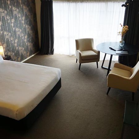 B-Ks Premier Motel Palmerston North Buitenkant foto