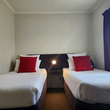 B-Ks Premier Motel Palmerston North Buitenkant foto