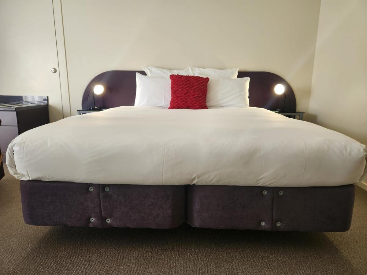 B-Ks Premier Motel Palmerston North Buitenkant foto