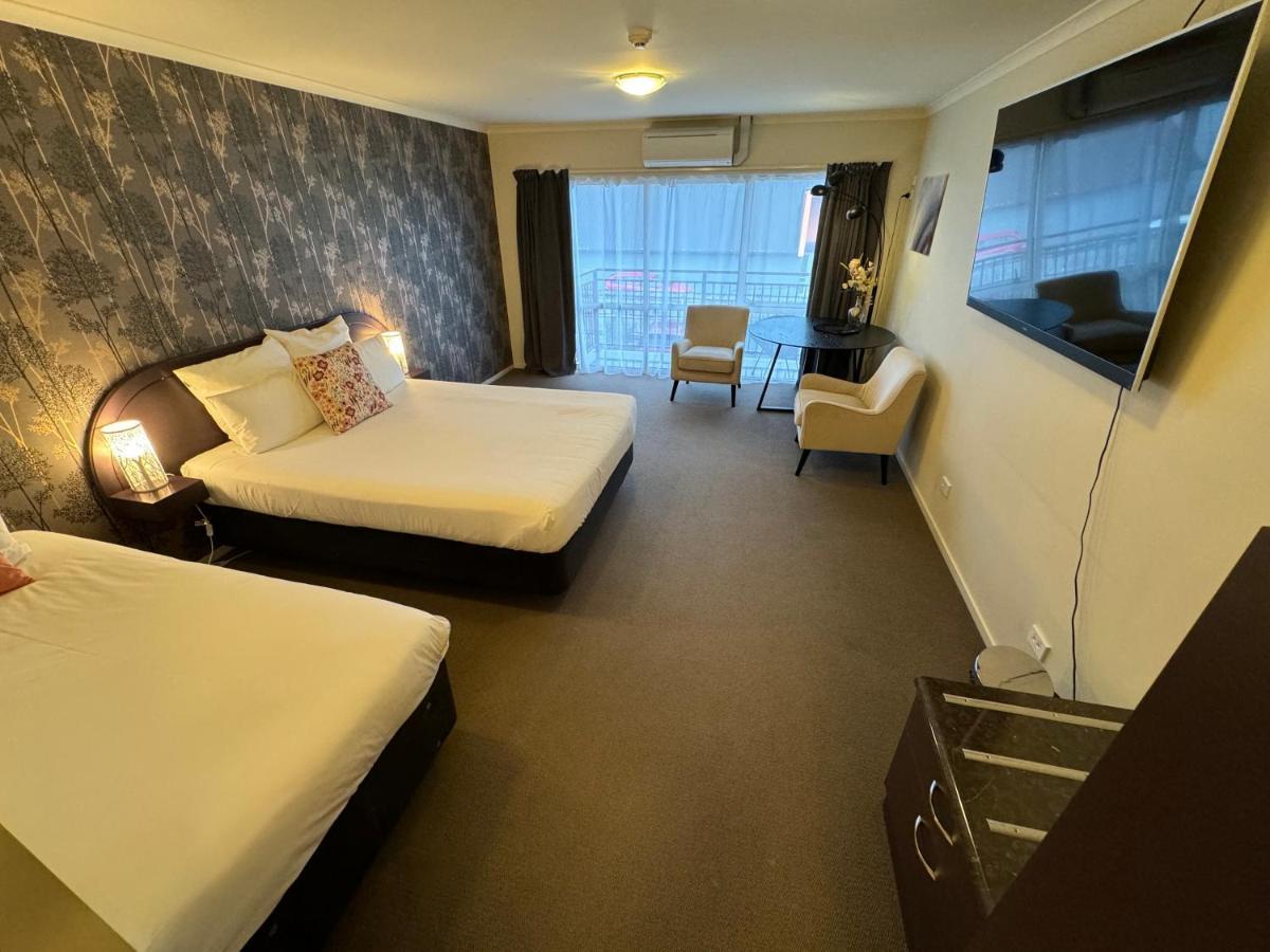 B-Ks Premier Motel Palmerston North Buitenkant foto