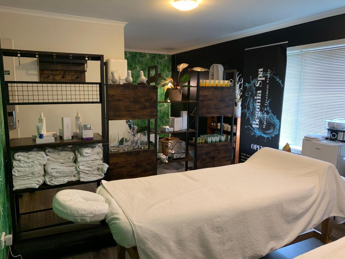 B-Ks Premier Motel Palmerston North Buitenkant foto