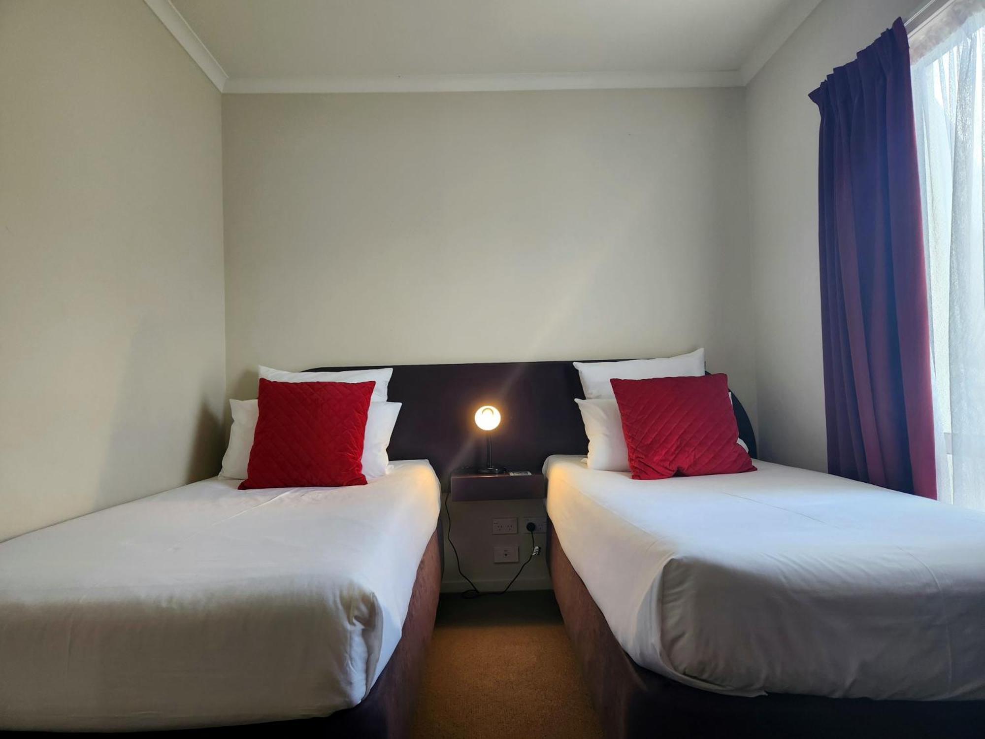 B-Ks Premier Motel Palmerston North Buitenkant foto
