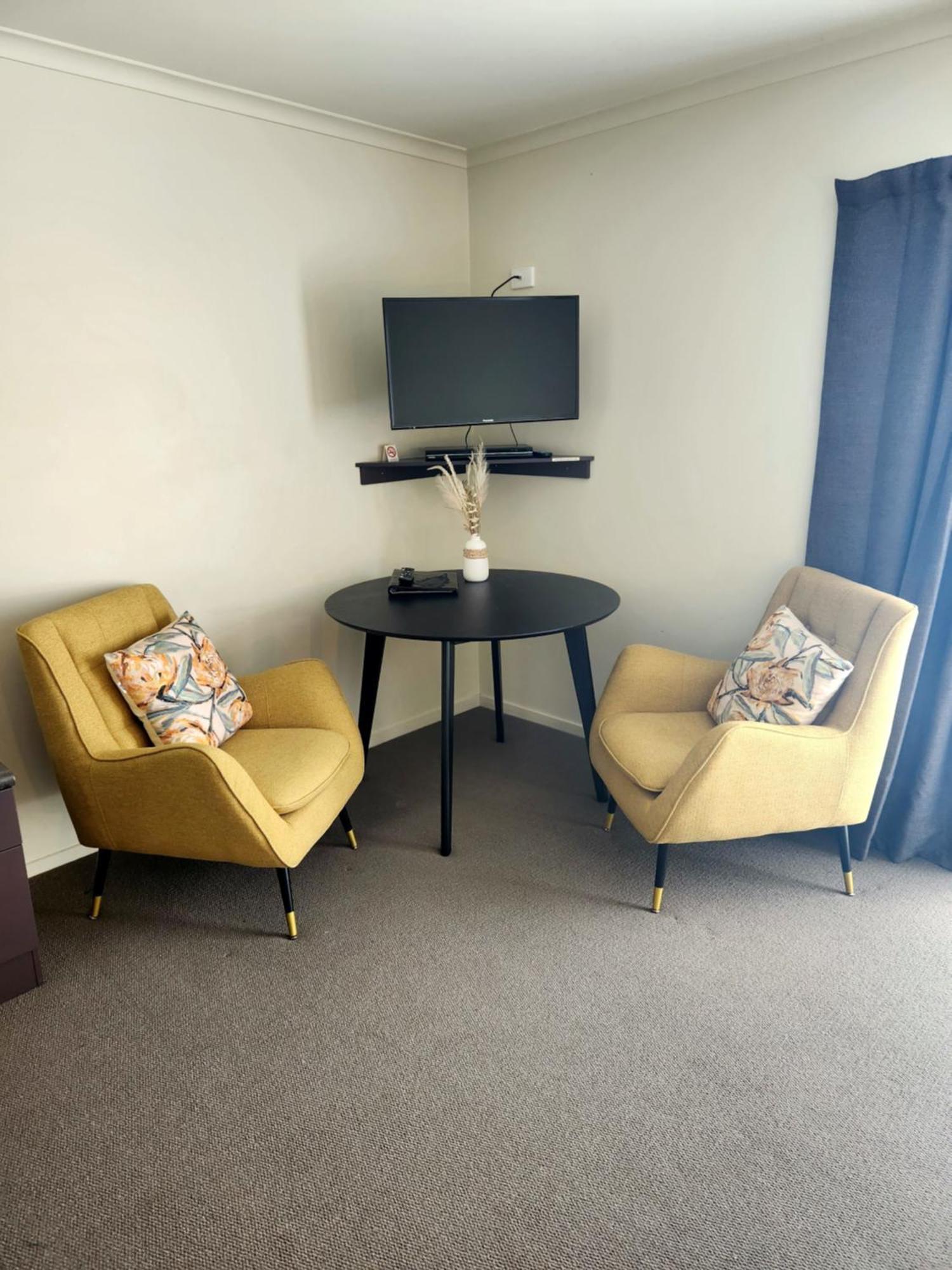 B-Ks Premier Motel Palmerston North Buitenkant foto