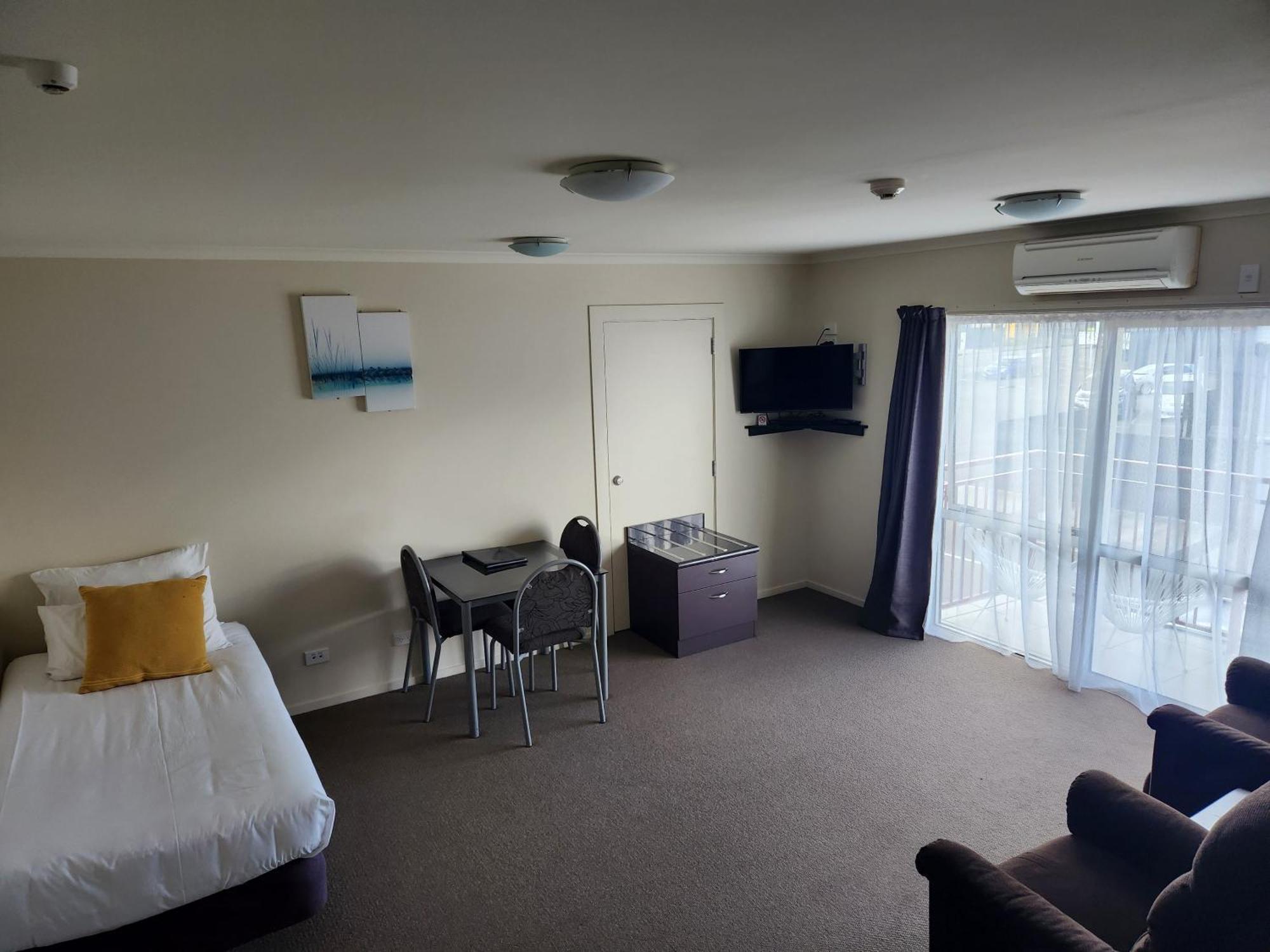 B-Ks Premier Motel Palmerston North Buitenkant foto