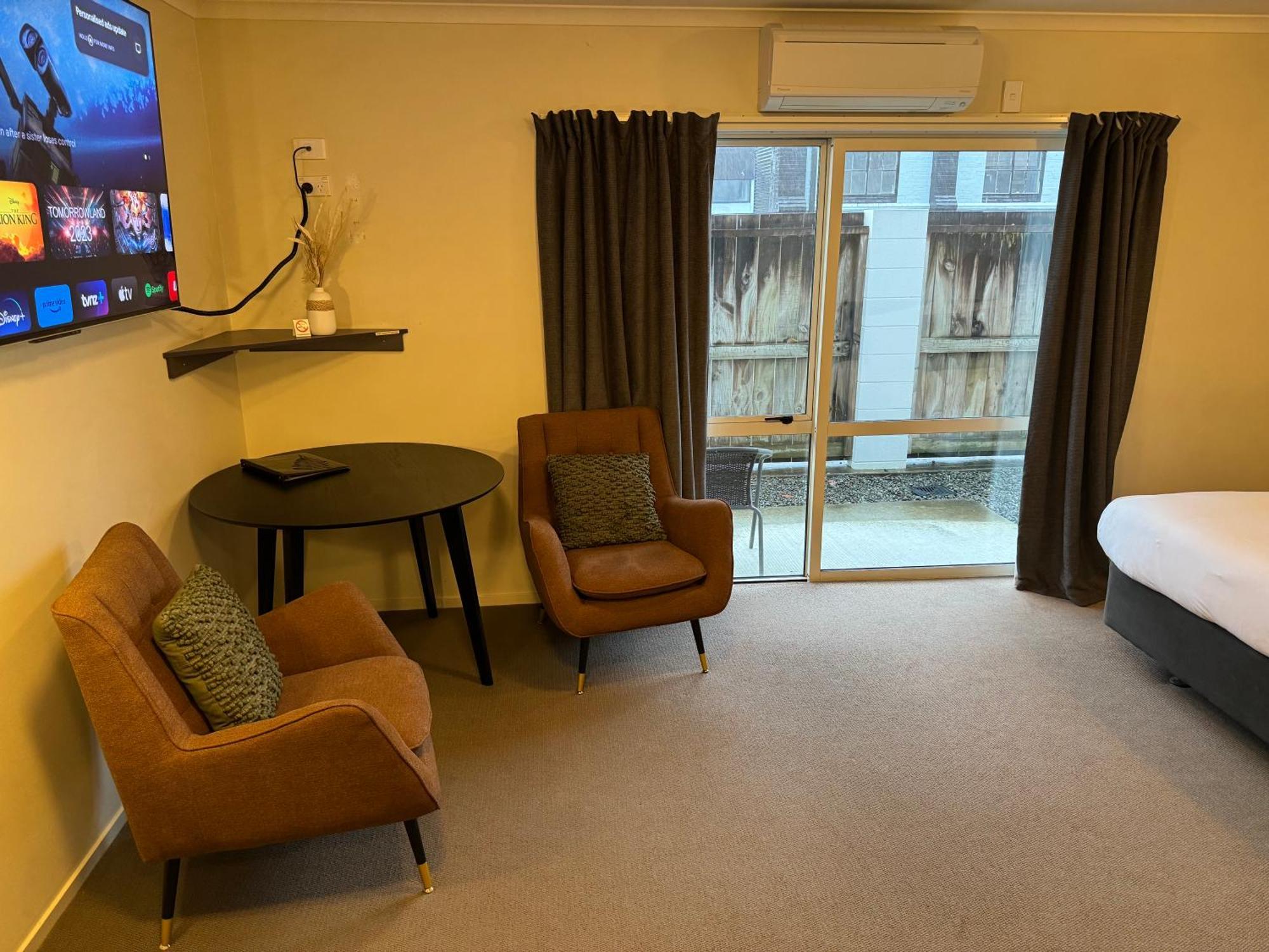 B-Ks Premier Motel Palmerston North Buitenkant foto