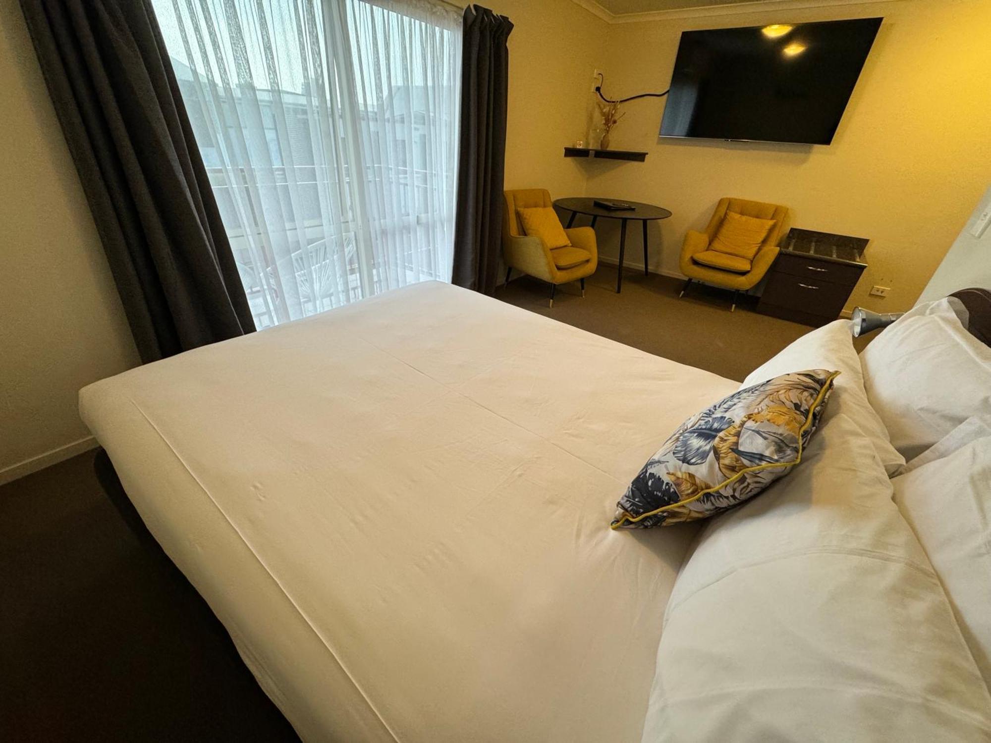 B-Ks Premier Motel Palmerston North Buitenkant foto