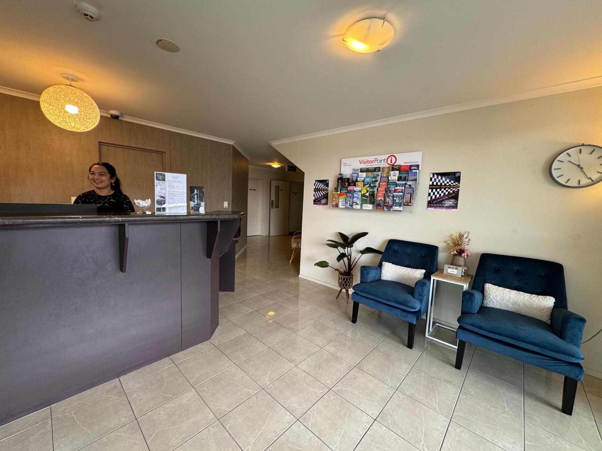 B-Ks Premier Motel Palmerston North Buitenkant foto
