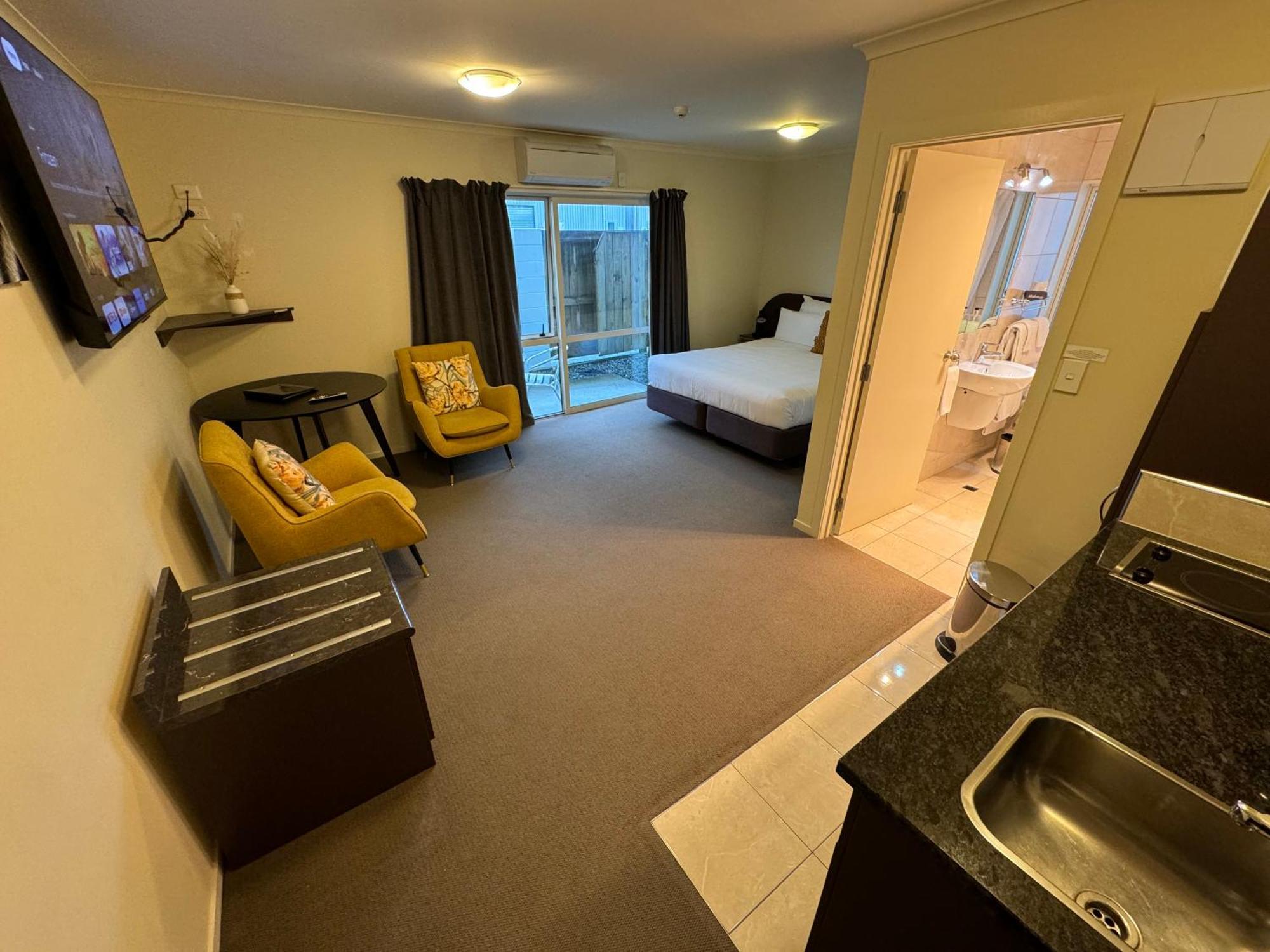B-Ks Premier Motel Palmerston North Buitenkant foto