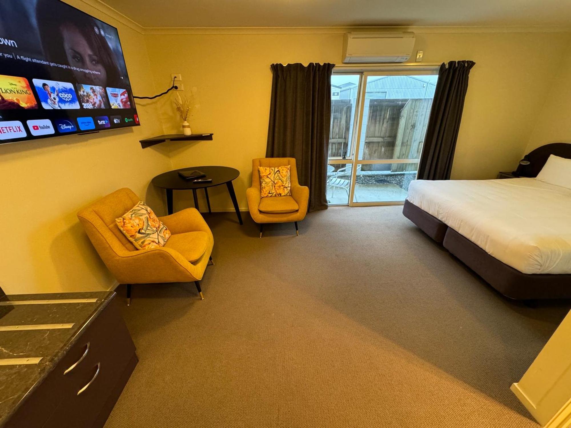 B-Ks Premier Motel Palmerston North Buitenkant foto